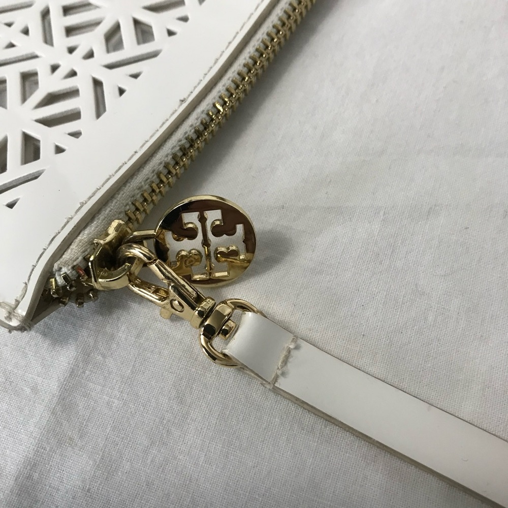 Tory Burch Limited Edition White Geometric Laser Cutout PVC Clutch Wristlet NWOT - Picture 3 of 4